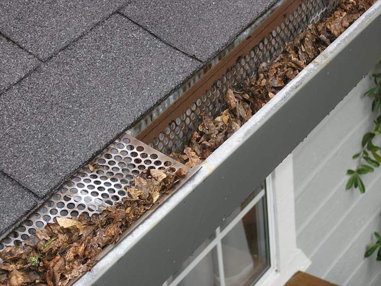 roofing problems clogged gutter
