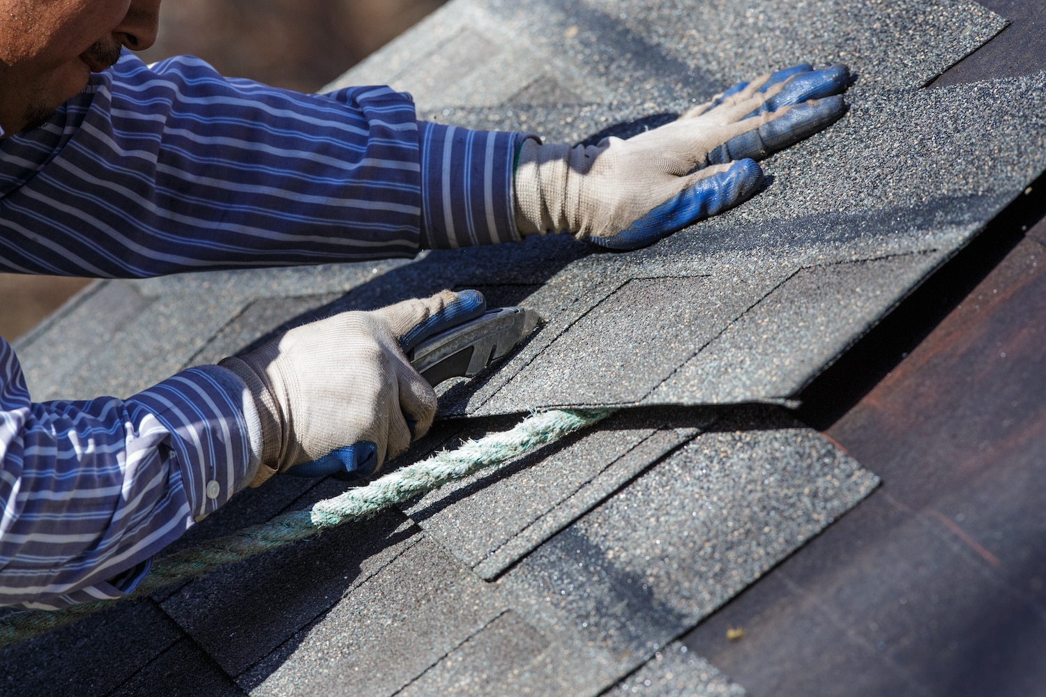 cascade roofing roofer cutting